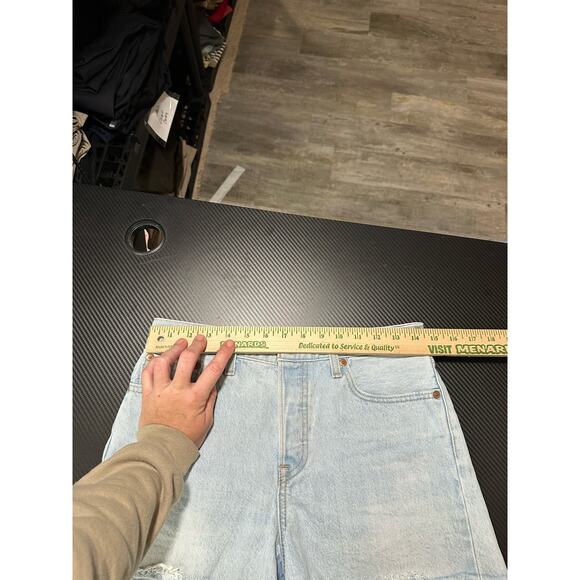 Levis' Premium Wedgie Short Button Fly Light Wash Cut Off Size 28 - Picture 6 of 11